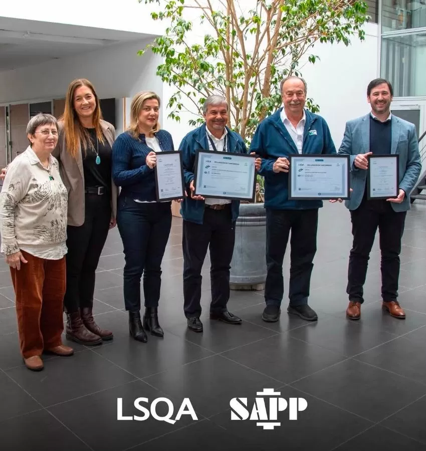 Entrega de certificados ISO 45001 e ISO 9001 con LSQA